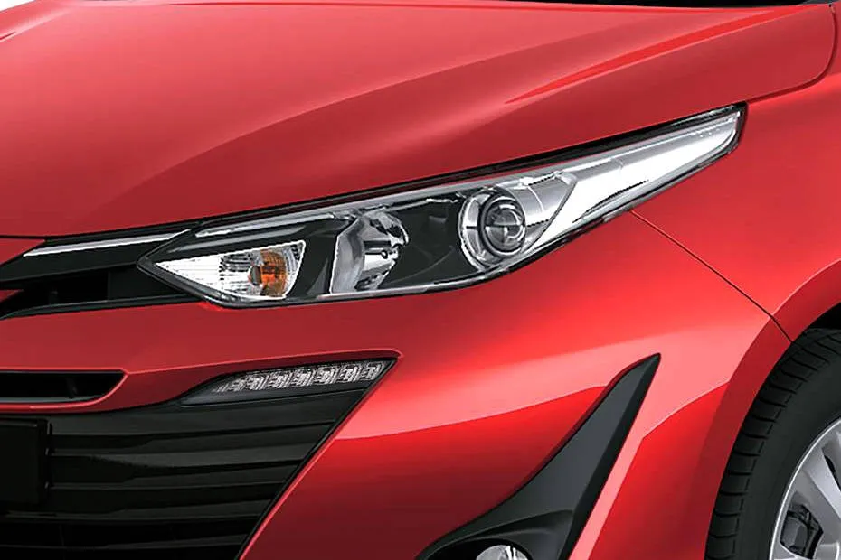 toyota-yaris-headlight