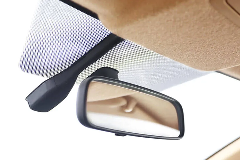 toyota-yaris-rear-view-mirror-courtesy-lamps