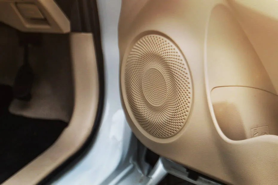 toyota-yaris-speakers