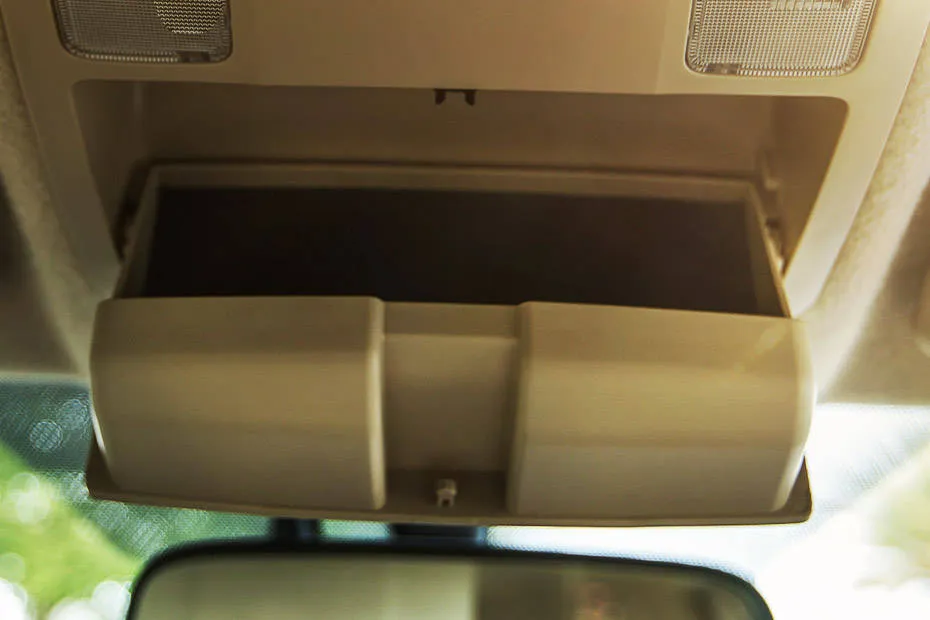 toyota-yaris-sunglass-holder