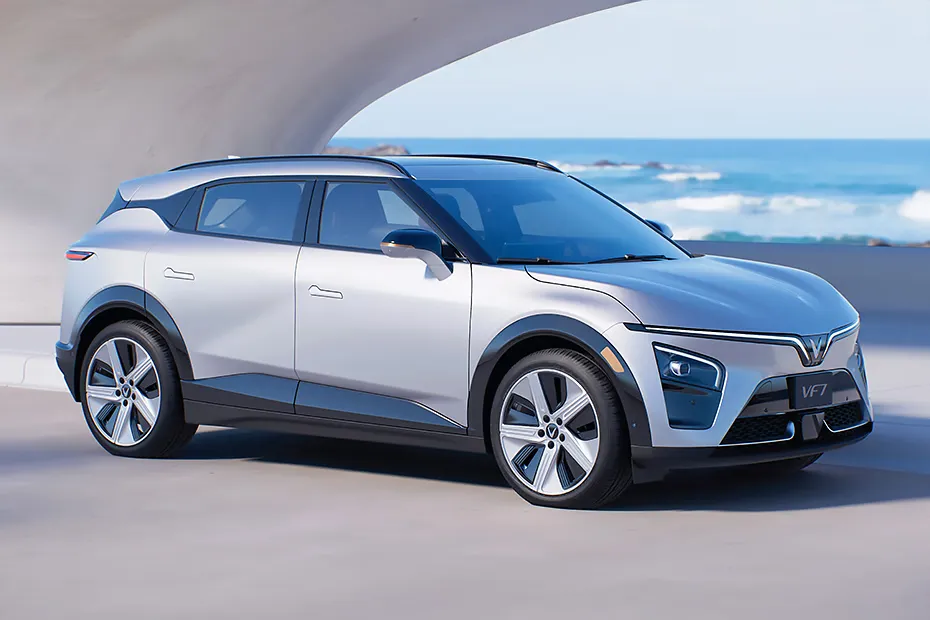 vinfast-vf7-front-right-view