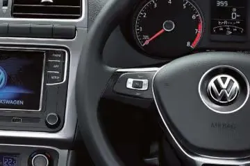 volkswagen-polo-steering-controls